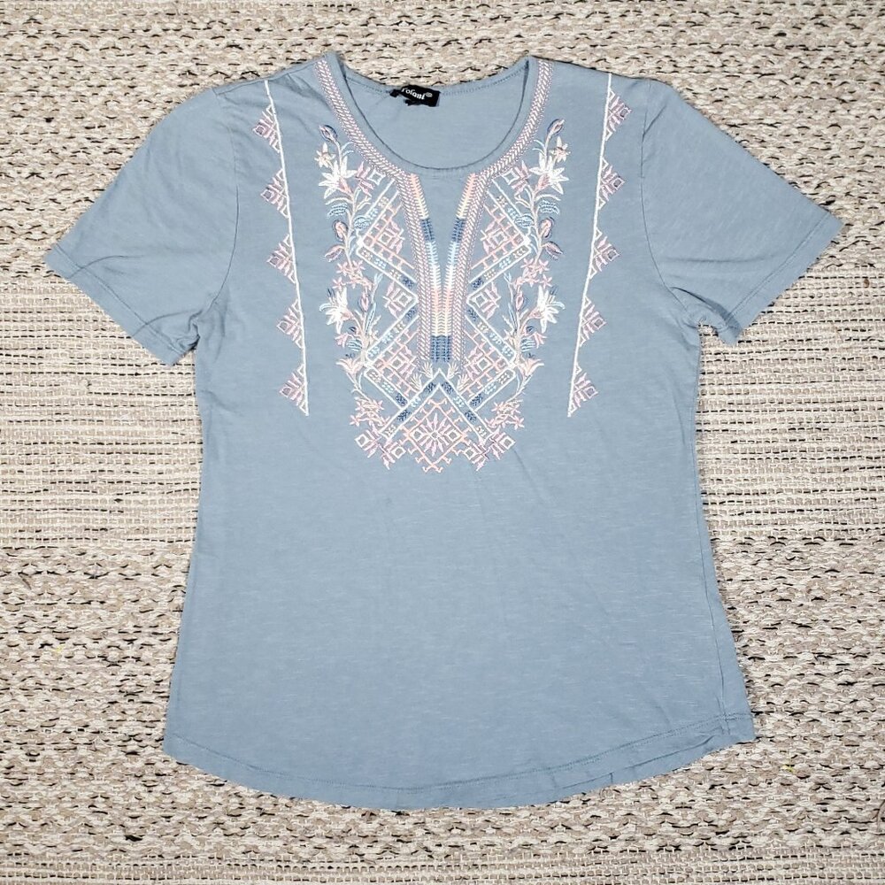 Tolani Size Small 100% Cotton Light Blue Multicolor Embroidered Crewneck T-Shirt